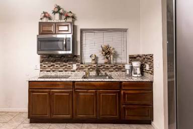Main picture of 385 Kaiolohia St