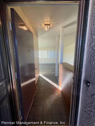 Main picture of 1042 W 9th St