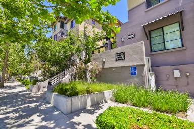Main picture of 800 N 8th St
