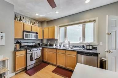 Main picture of 16 Cypress St