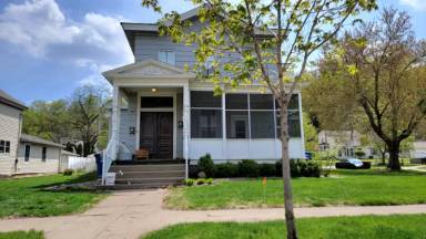 Main picture of 827 W 4th St