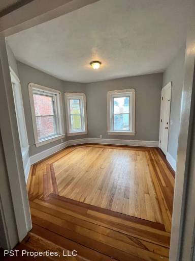 Main picture of 1634 Pleasant St