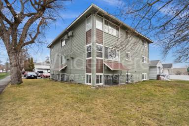 Main picture of 821 W Walton Ave