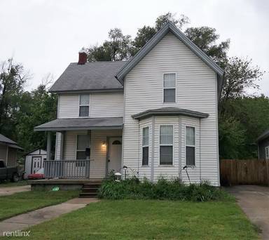 Main picture of 1323 S Main St