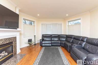 Main picture of 4145 N Milwaukee Ave