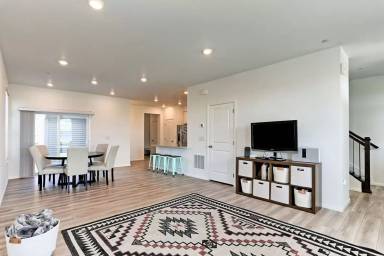 Main picture of 450 Tigercat Way