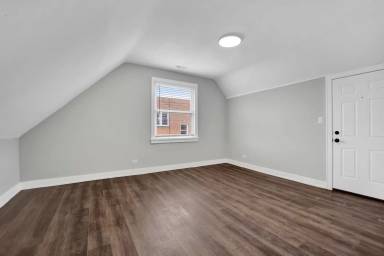 Main picture of 3040 W Medill Ave