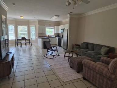 Main picture of 913 Saint Andrews Ln