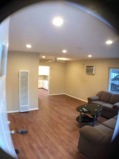 Main picture of 1366 1/2 Belle St