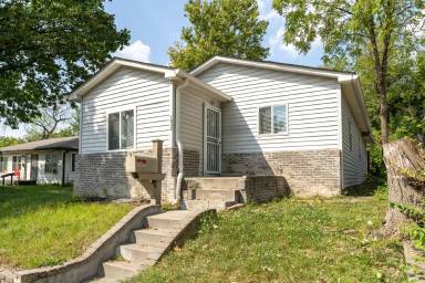 Main picture of 1932 Lawrence St