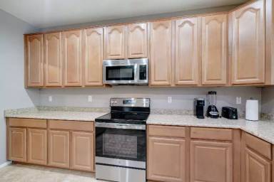Main picture of 10223 W Raymond St