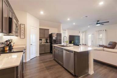 Main picture of 132 Silver Charm Ln
