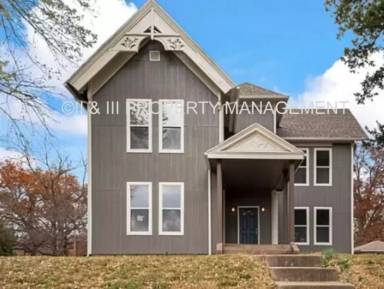 Main picture of 713 Michigan Ave