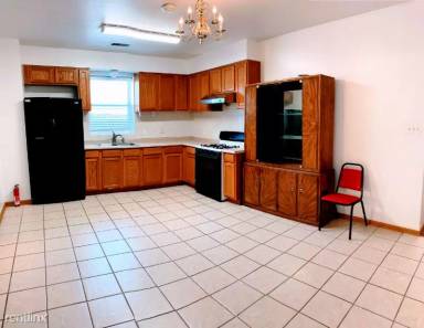 Main picture of 610 W 26th St