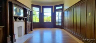 Main picture of 1401 Waller St