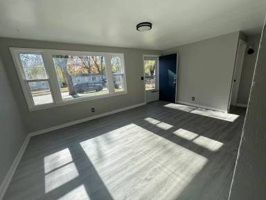 Main picture of 4660 Redick Ave