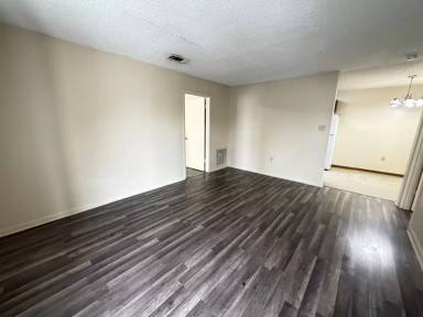 Main picture of 5137 Weston St