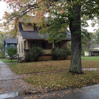 Main picture of 374 Belmont Ave NW