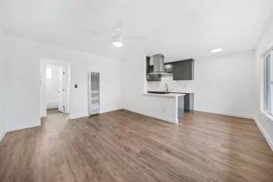Main picture of 1721 Freeman Ave
