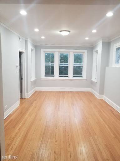 Main picture of 5814 S Sacramento Ave