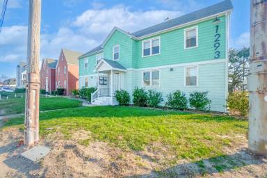 Main picture of 1293 W Ocean View Ave