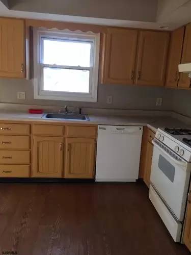 Main picture of 610 N Victoria Ave