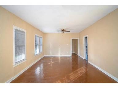 Main picture of 907 Iowa St