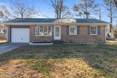 Main picture of 312 Cardinal Rd