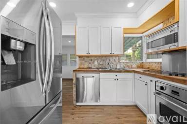 Main picture of 738 Fernwood Rd