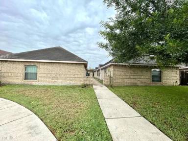Main picture of 704 W Bahamas