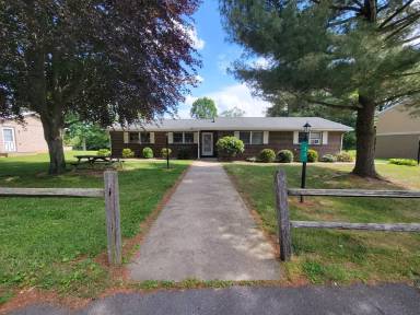 Main picture of 32 Brindle Dr