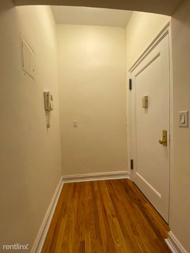 Main picture of 165 E 83rd St