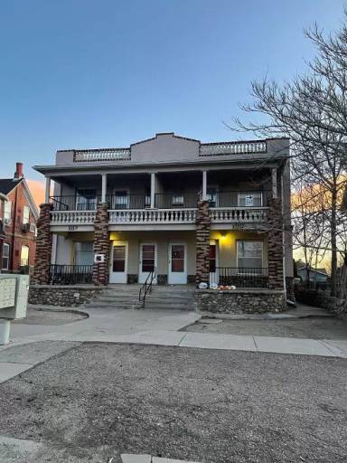 Main picture of 1110 E 6th St