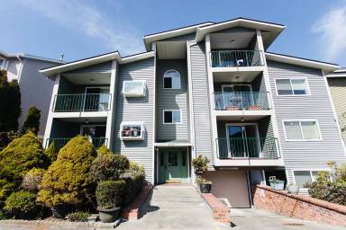 Main picture of 732 N 95th St