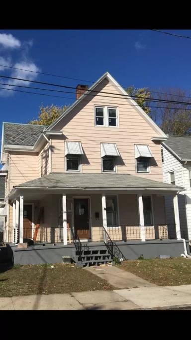 Main picture of 32 Crescent St