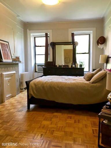 Main picture of 248 E 90th St