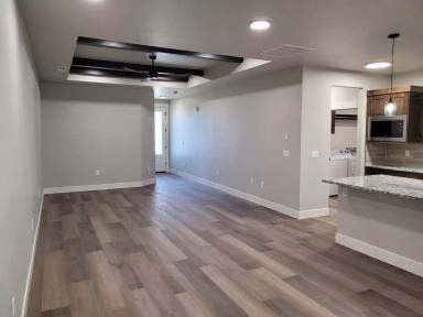 Main picture of 546 W Broadway Ave