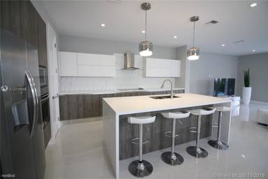 Main picture of 3660 SW 26th St