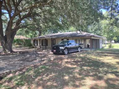 Main picture of 305 Rogers Ave