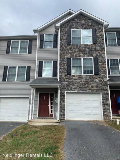 Main picture of 224 Crown Ct