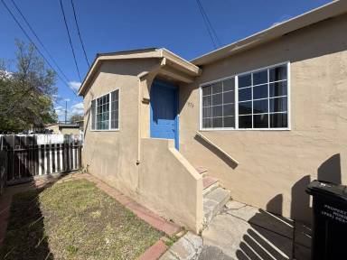Main picture of 1375 West St