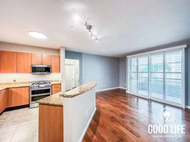 Main picture of Union Square At Broadway Condominiums