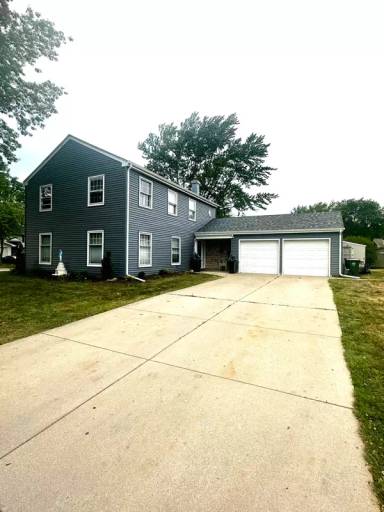 Main picture of 23W234 Edgewood Ct
