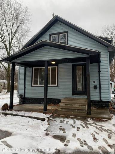 Main picture of 923 Ossington Ave