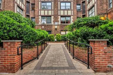 Main picture of 3755 77th St