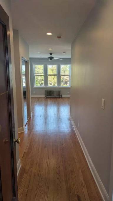Main picture of 5427 W Addison St