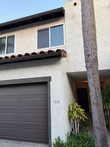 Main picture of 1501 E Carson St