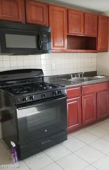 Main picture of 33 Pearsall Ave