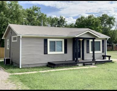 Main picture of 824 E Symmes St