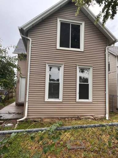 Main picture of 1833 W 3rd St
